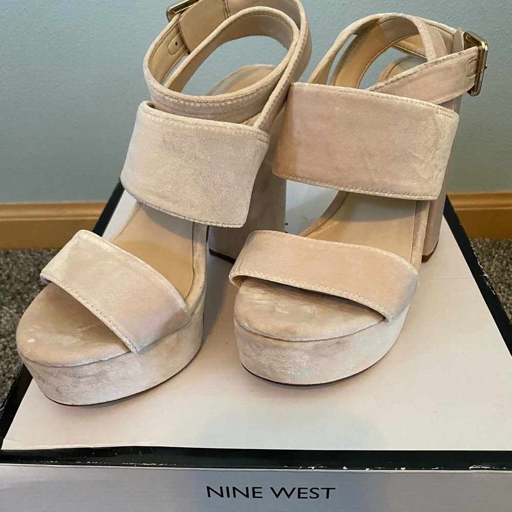 Nine West Platform Velvet Pink Heels Size 6